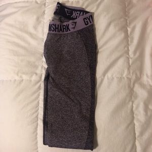 Gym shark leggings